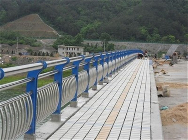 阿勒泰不锈钢桥梁护栏是一种什么材质的护栏