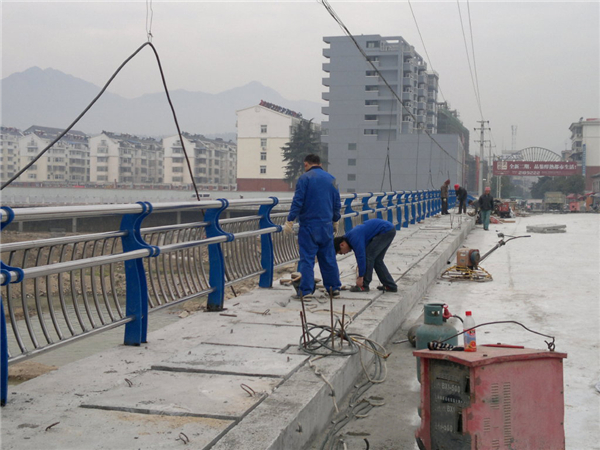 阿勒泰不锈钢复合管护栏常见问题及解决方案